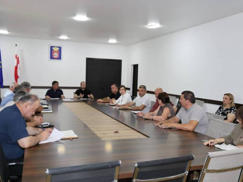 ცაგერის მუნიციპალიტეტის მერის მოვალეობის შემსრულებელმა რევაზ ახვლედიანმა სამუშაო...
